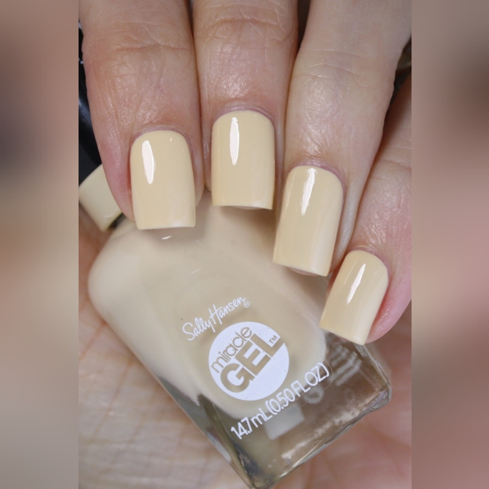 NWT SALLY HANSEN MIRACLE G N°771 SUN-SHOWER!